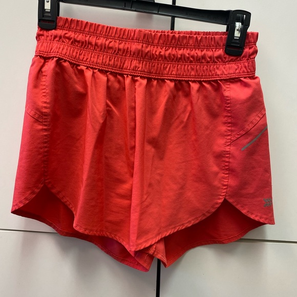 all in motion shorts - Picture 2 of 2